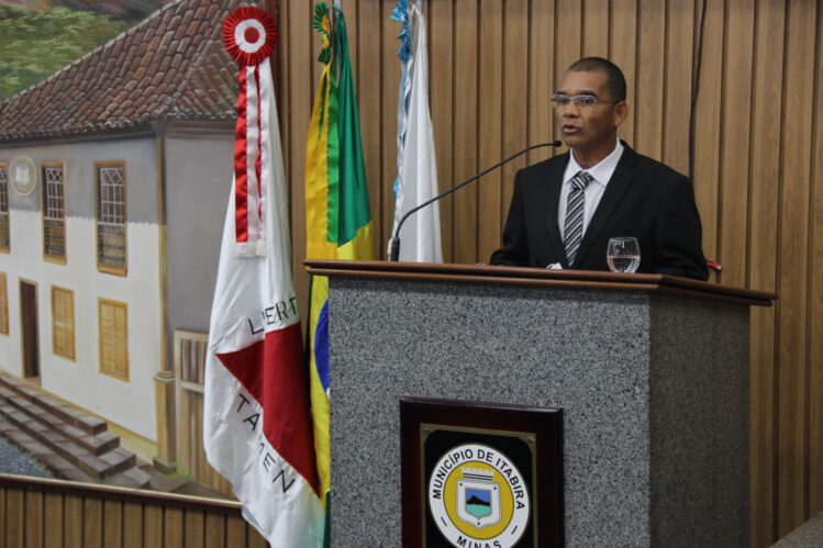 carlinhos-motorista-toma-posse-na-camara-de-itabira