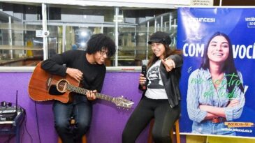 unifuncesi-festeja-o-dia-do-estudante-com-show-de-sabrina-frois-e-rubem-pereira