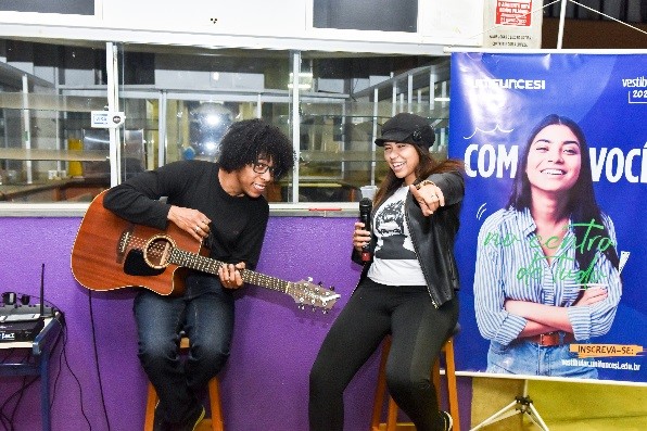 unifuncesi-festeja-o-dia-do-estudante-com-show-de-sabrina-frois-e-rubem-pereira
