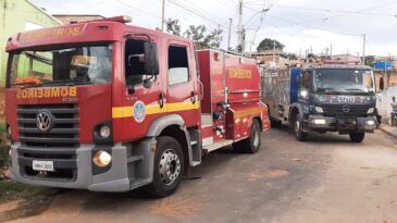 incendio-em-residencia-mobiliza-bombeiros-no-bairro-fenix