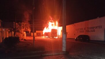 homem-e-preso-apos-incendiar-carro-e-onibus-em-ferros