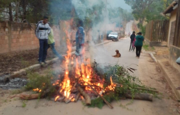 moradores-protestam-por-melhores-condicoes-das-estradas-no-ribeirao-sao-jose