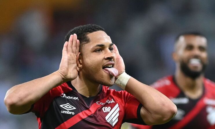athletico-pr-vence-galo-com-gol-no-fim-e-se-mantem-no-g4-do-brasileiro