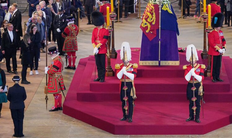presidente-viaja-a-londres-para-participar-do-funeral-de-elizabeth-ii