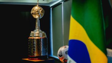 CONMEBOL Libertadores on X: 🌍🏆 Pede o mundo de novo! O @Flamengo será o  representante da América do Sul no Mundial de Clubes @FIFAcom de 2023. 🔴⚫️  Boa sorte ao campeão da