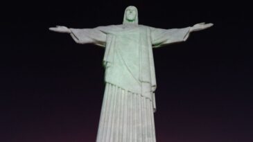 cristo-ganha-hoje-cores-rosa-e-azul-contra-o-cancer-de-mama-e-prostata