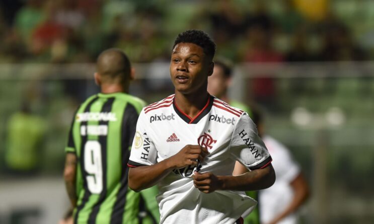 mesmo-com-time-alternativo-flamengo-bate-america-mg