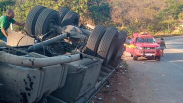motorista-fica-preso-as-ferragens-na-br-381-em-santa-luzia