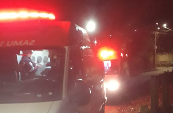 carro-capota-em-corrego-no-bairro-conceicao-em-itabira