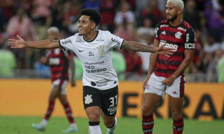 corinthians-derrota-flamengo-e-se-garante-na-libertadores