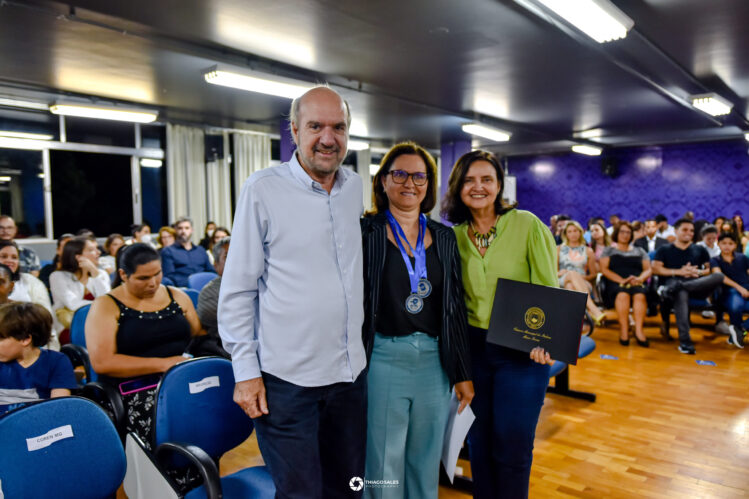 professora-do-unifuncesi-e-homenageada-pela-camara-e-por-conselho-regional