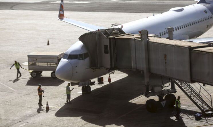 aeroportos-e-rodovias-com-movimentacao-intensa-neste-sabado