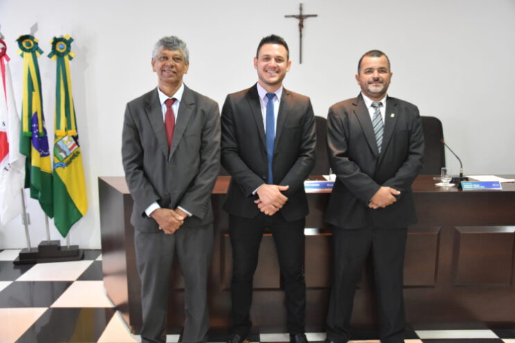 mesa-diretora-da-camara-de-sao-goncalo-toma-posse-para-o-bienio-23-24