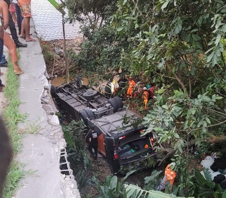 acidente-com-onibus-deixa-quatro-mortos-e-29-feridos-na-br-116