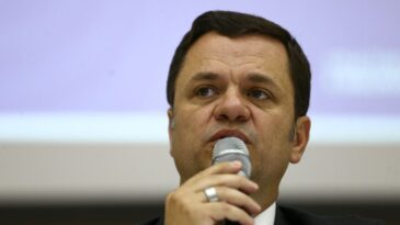 anderson-torres-e-preso-apos-desembarcar-em-brasilia