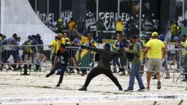 manifestantes-invadem-congresso-planalto-e-stf