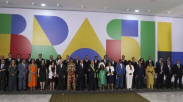 lula-da-posse-a-ministros-e-assina-primeiras-medidas-de-governo