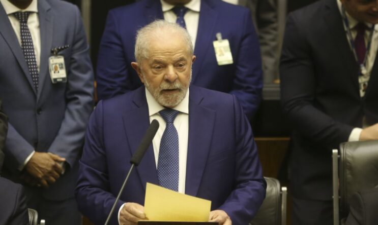 em-seu-1o-dia-como-presidente-lula-assina-52-decretos-e-4-mps