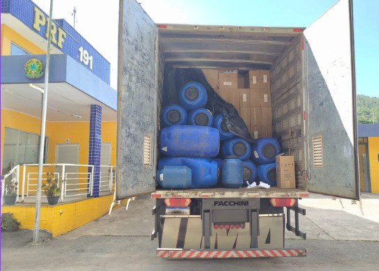 prf-apreende-313-mil-macos-de-cigarros-em-monlevade