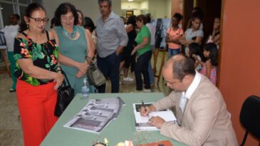 prefeitura-de-sao-goncalo-lanca-fotobiografia-de-padre-joao