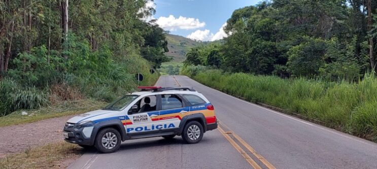 acidente-com-carreta-interdita-estrada-para-nova-era