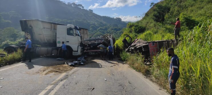 transito-e-liberado-apos-acidente-na-estrada-de-nova-era