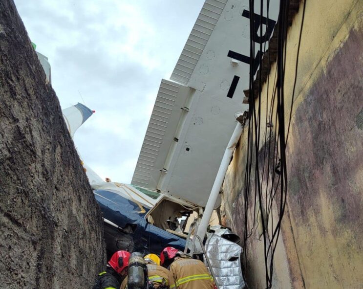 aviao-cai-e-deixa-casal-ferido-em-belo-horizonte