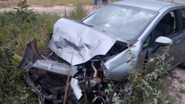 colisao-entre-carro-e-van-deixa-um-ferido-na-mg-434