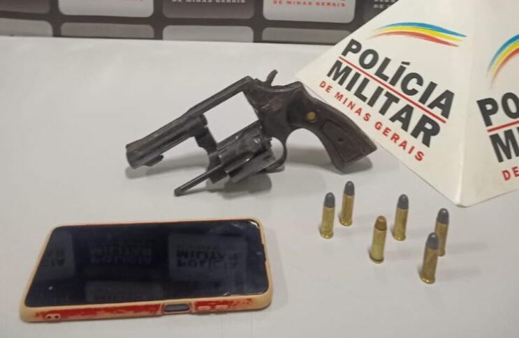homem-e-preso-com-revolver-ao-ser-abordado-em-um-bar