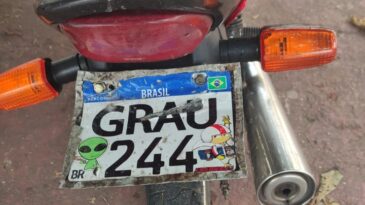 motocicleta-com-placa-do-grau-e-apreendida-no-pedreira