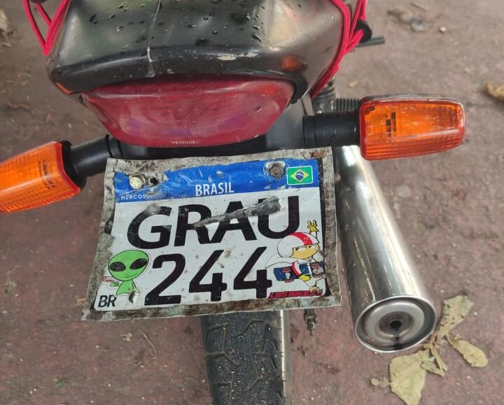 motocicleta-com-placa-do-grau-e-apreendida-no-pedreira