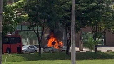 incendio-destroi-veiculo-na-av-cristina-gazire-em-itabira