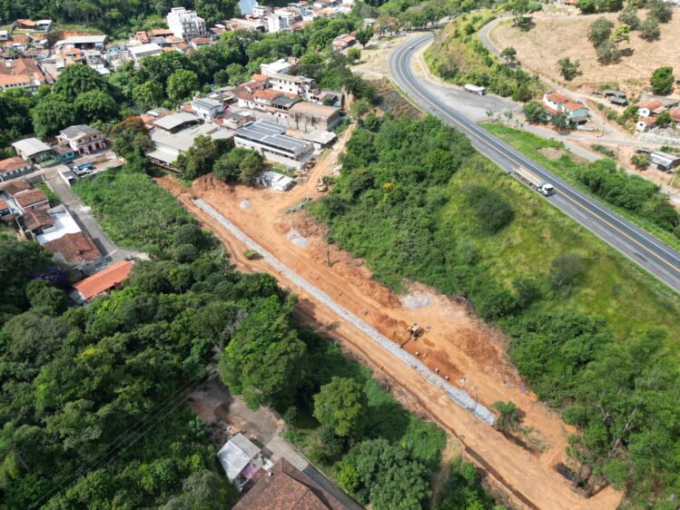 prefeitura-inicia-rede-de-esgoto-e-canalizacao-do-corrego-do-catungui