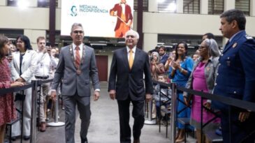 michel-temer-recebe-grande-colar-da-inconfidencia