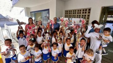 prefeitura-de-sao-goncalo-distribui-ovos-de-pascoa-a-alunos