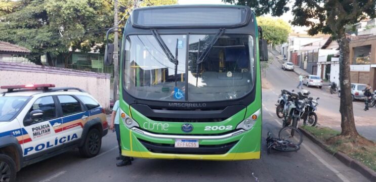 ciclista-invade-avenida-e-e-atingido-por-onibus-em-itabira