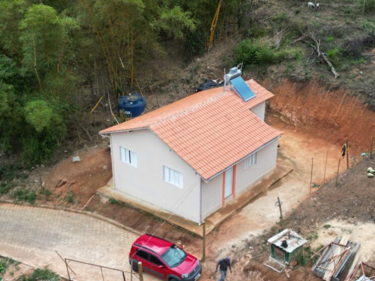 prefeitura-reforma-e-constroi-dezenas-de-casas-para-populacao