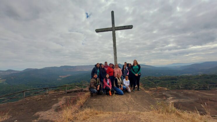 estudantes-exploram-trilhas-na-estacao-ambiental-de-peti