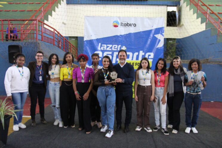 atletas-do-jei-recebem-premiacao-no-poliesportivo