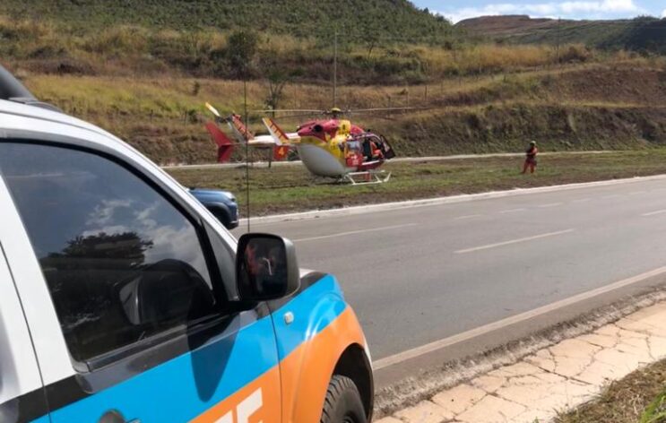 carro-despenca-em-ribanceira-e-quatro-pessoas-ficam-feridas-na-br-381
