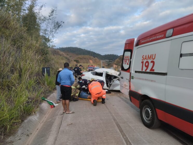 capotamento-deixa-quatro-feridos-na-br-381-em-antonio-dias