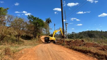 prefeitura-inicia-asfaltamento-da-estrada-que-liga-o-una-a-br-381