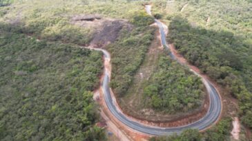 estrada-de-peti-comeca-a-receber-pavimentacao-asfaltica
