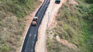 prefeitura-asfalta-acesso-secundario-ao-bairro-vale-do-ouro