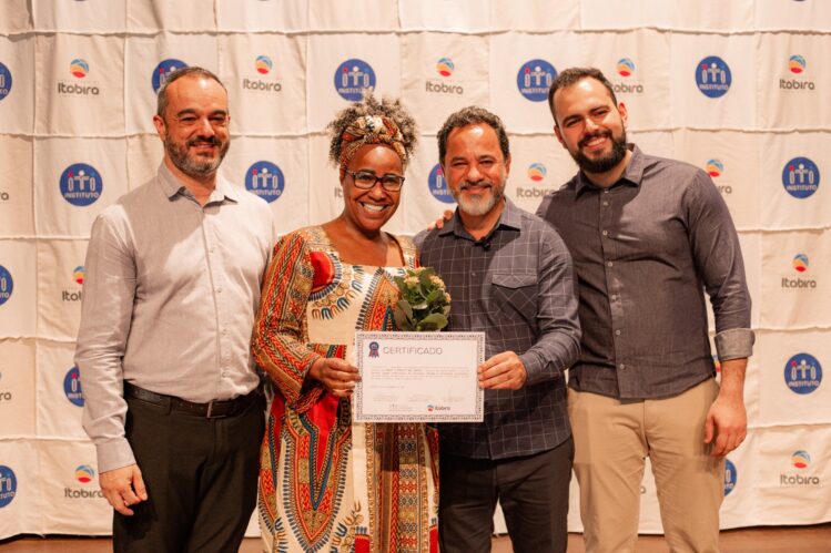 mais-70-costureiras-recebem-diploma-de-conclusao-de-curso-em-itabira