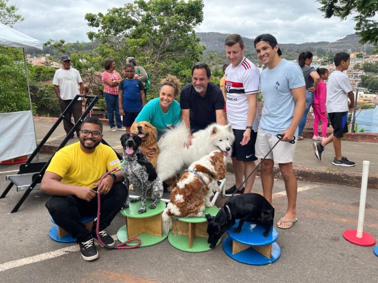 1o-encontro-municipal-de-protecao-animal-reune-voluntarios-empresas-e-tutores-na-feira-livre