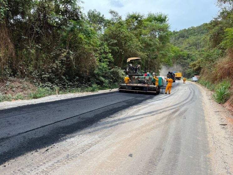 asfaltamento-da-estrada-de-peti-chega-proximo-ao-gralhos