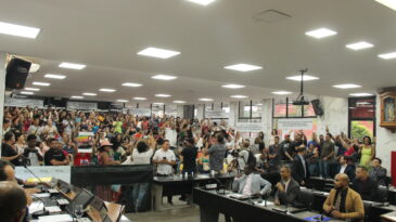 apos-tumulto-presidente-da-camara-encerra-sessao-sem-votar-projetos