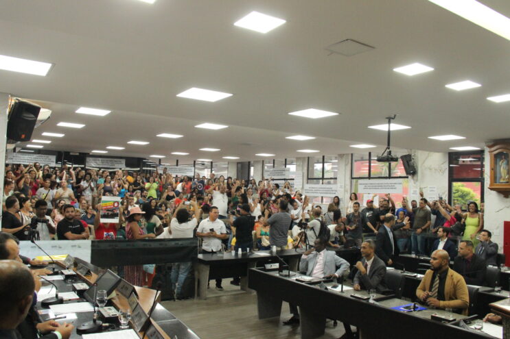 apos-tumulto-presidente-da-camara-encerra-sessao-sem-votar-projetos