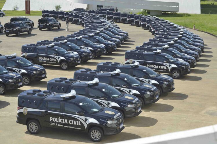 governo-de-minas-entrega-190-novas-viaturas-a-policia-civil